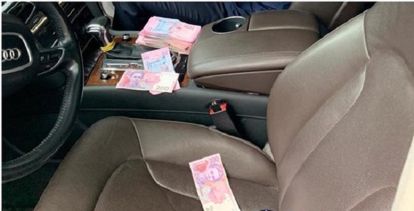Экс-чиновник Полтавской ОГА задержан при получении 50 тыс. грн взятки