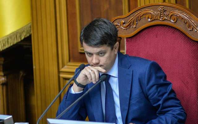 Разумков показал в декларации должников, особняк, квартиры и элитный автопарк