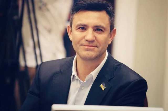Декларация Тищенко: 17 часов, 9 сумок, драгоценности жены, Mercedes и рестораны
