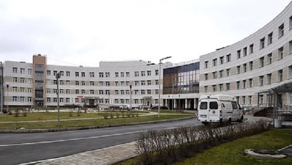 При пожаре в инфекционной больнице Петербурга погиб человек