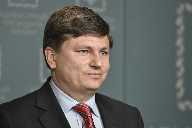 Нардеп Герасимов тратит миллионные сбережения, не имея доходов кроме зарплаты