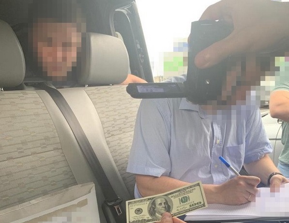 «Использовал личные связи в КГГА»: СБУ поймала на взятке родственника киевского чиновника
