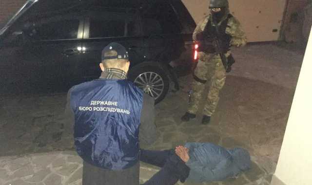В Киеве бывший полицейский с подельником вымогали миллион гривен