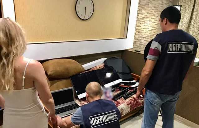 В Херсоне разоблачили порностудию, где работали шесть вебкам-моделей