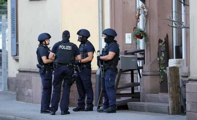 В Германии 1500 силовиков вторые сутки ищут «лесного Рэмбо»