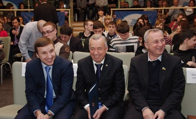 “Донецкие”. В предверии принятия “особого статуса”