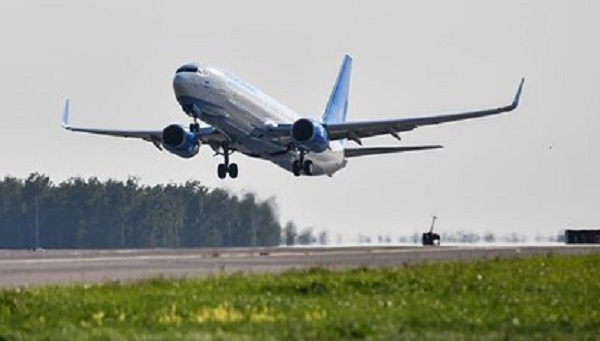 Российский самолет прервал полет из-за закурившего пассажира