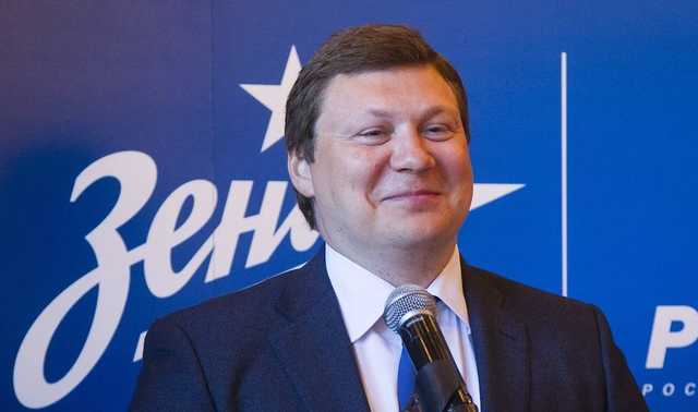 «Толстый школьник» с чемоданом без ручки