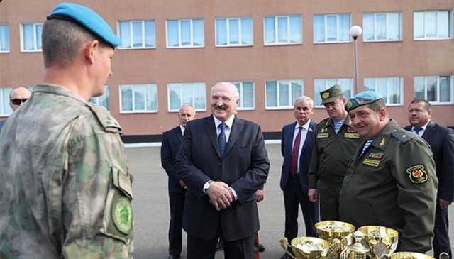 Лукашенко вводит в Минск войска после задержания бойцов ЧВК "Вагнер"