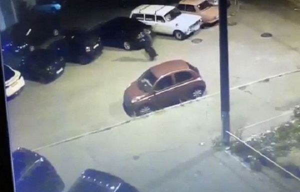 Поджог машины Богдана в Киеве: момент попал на видео