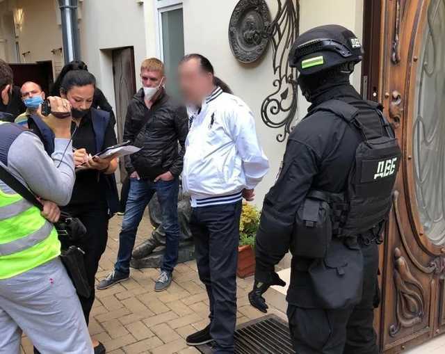 В Харькове поймали банду псевдополицейских: они работали на "уголовного авторитета"