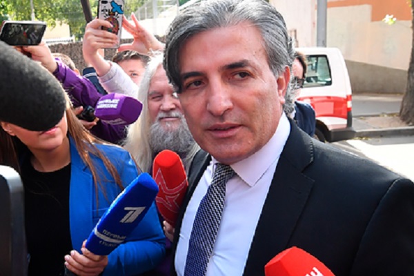 Адвокат Ефремова назвал смерть Захарова в аварии судьбой