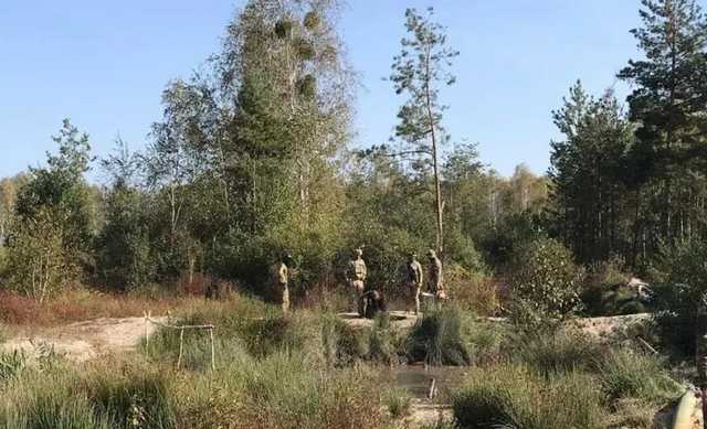 Открываем огонь!: Появилось видео, как СБУ разгоняла копателей янтаря на Ровенщине