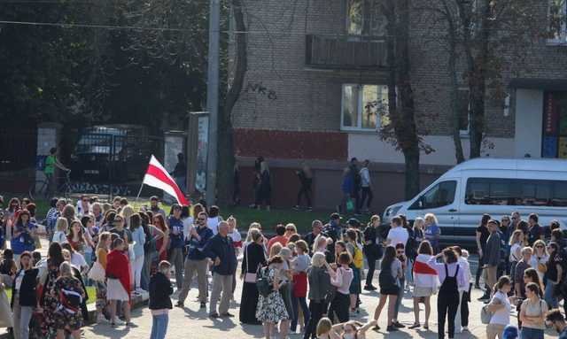 В Минске хватают даже случайных прохожих: фото и видео задержаний на Женском марше