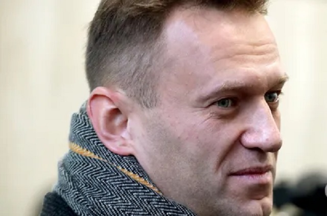 Навальный рассказал, как "Новичок" попал в организм и как он выжил