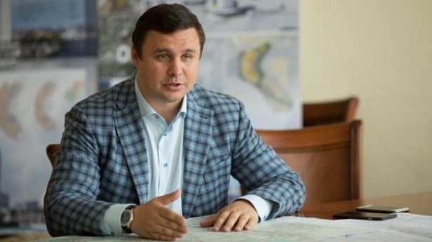 Суд оставил под арестом имущество Микитася