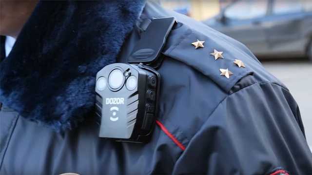 Россиянин с топором взял в заложники знакомую с пятью детьми