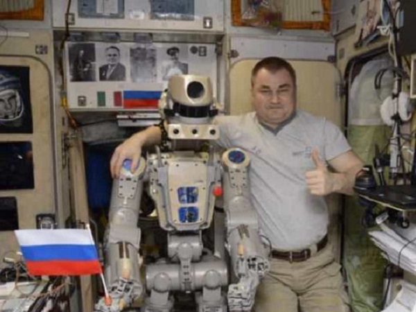 Вокруг выругавшегося российского космонавта и робота Федора произошел скандал