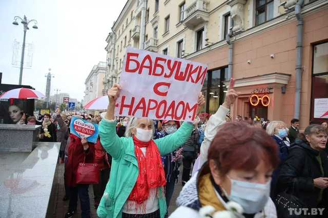 В Минске каратели применили газ против участников марша пенсионеров