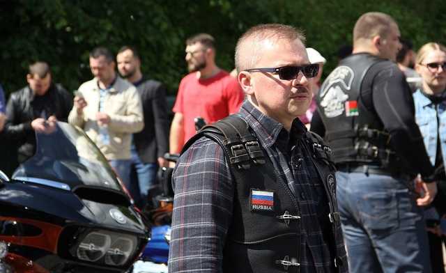 Утром на совещание, вечером на ралли