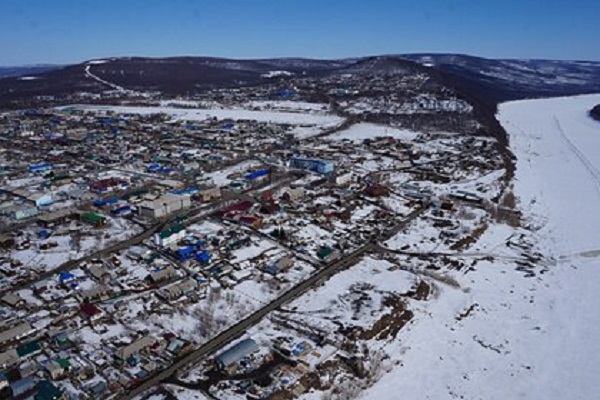 Россиянка уличила мужа в измене с 17-летней девочкой и устроила над ней самосуд