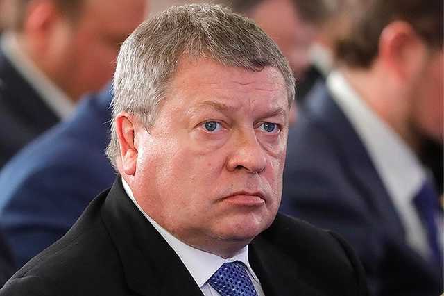 "Зомби" из "Мечела" с протянутой рукой