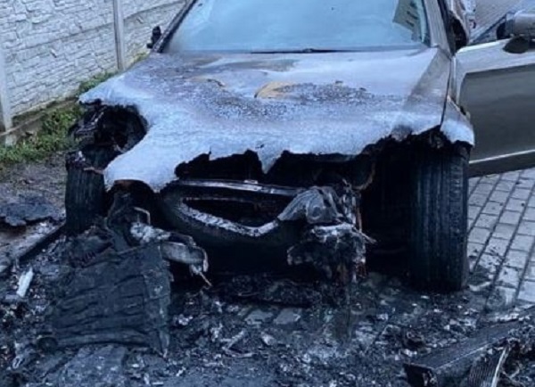 В Ровно подожгли “мерседес” директора облводоканала, рвущегося в облсовет