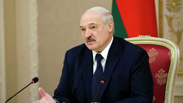 Лукашенко дает омоновцам квартиры и погашает кредиты, – оппозиционер