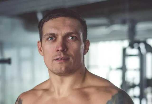 Усик поддержал пост Хабиба Нурмагомедова, в котором тот оскорбил Макрона