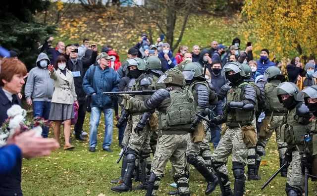 В Минске разгоняли протест шумовыми гранатами и резиновыми пулями