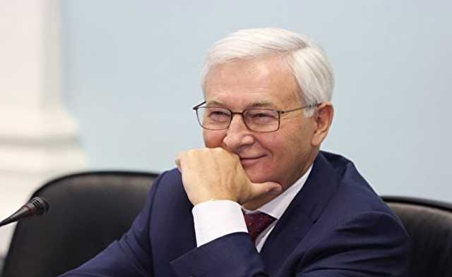 На Струкова "сбежались" Карликановы