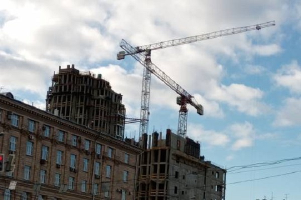 ПИКу накрасили губы
