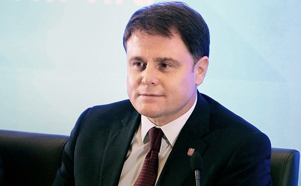 СКР ведет в депо экс-губернатора Владимира Груздева