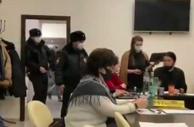 «Поступило сообщение, что порвали фотографию главнокомандующего»