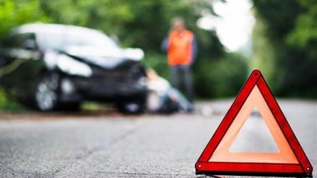 Во Львове пьяный коп разбил три авто и снес детскую площадку