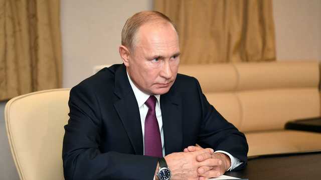 Путин поручил перевести школы и больницы на отечественную операционную систему