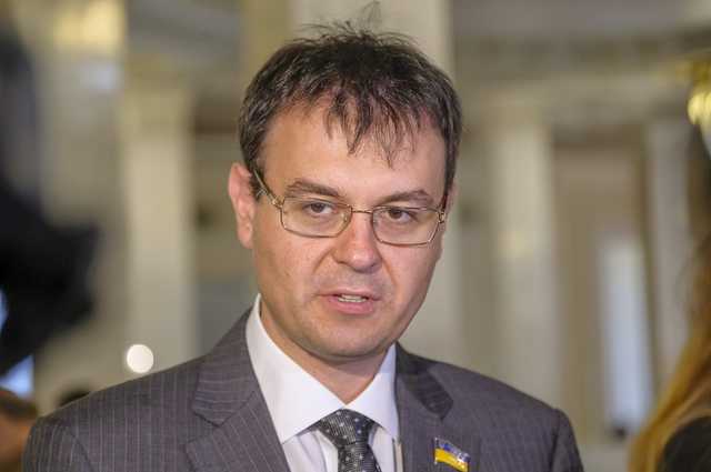 Гетманцев "зачитал рэп" перед голосованием закона за поддержку ФЛП