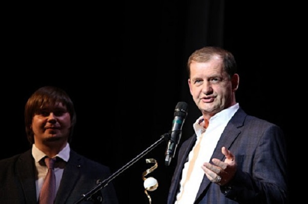Симановский и Михалков вместе пользуют «дэвушку» отмазанного Фетисова