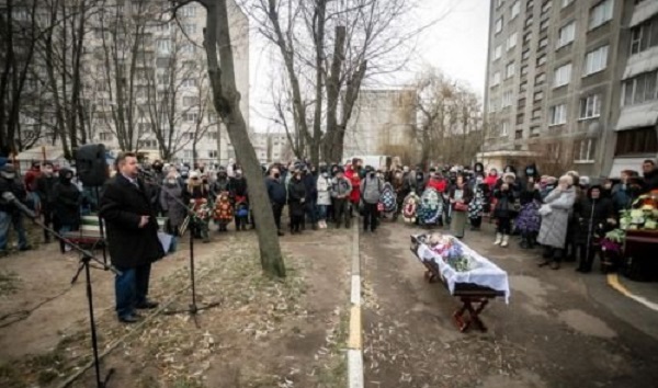 В Беларуси на похоронах активиста задержали ведущего траурной церемонии