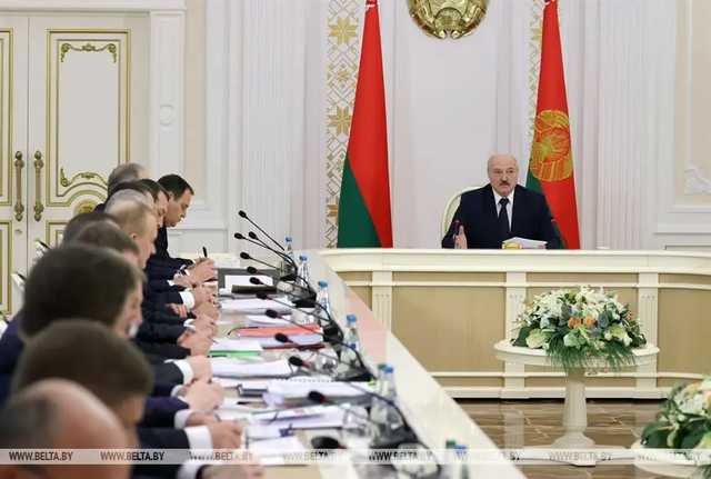 Лукашенко потребовал трудоустроить всех протестующих: Они будущие преступники