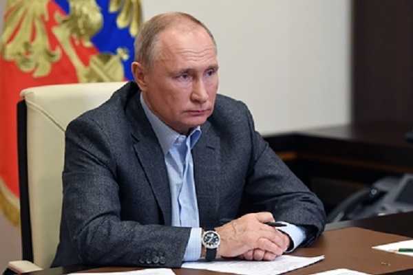 Путин подписал законы об отставке судей при наличии иностранного гражданства