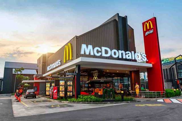 В Одессе мужчина угрожал взорвать McDonald’s в центре города