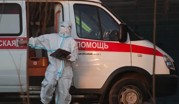 Россия оказалась на втором месте в мире по распространению COVID-19