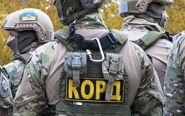 На Хмельнитчине мужчина стрелял по спецназу из двух ружей