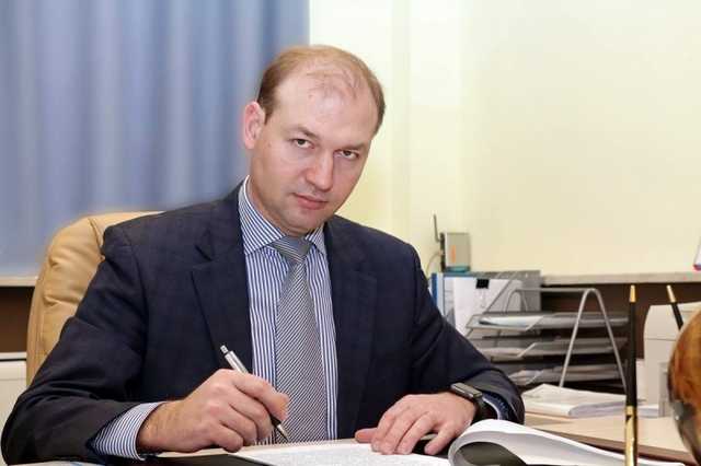 Уволенный за полет в Ниццу на бизнес-джете российский министр обратился в суд