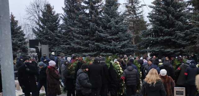 Во время погребения Кернеса неизвестные запустили фейерверк: полиция начала поиски