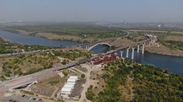 В Запорожье к приезду Зеленского не докрутили болты на новом мосту