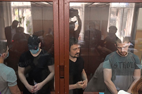 Полицейские по делу Голунова приобрели наркотики на черном рынке