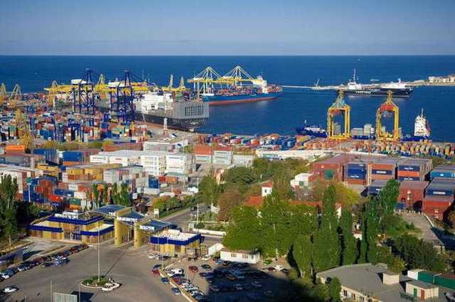 Директор порта “Черноморск”, отстраненный из-за крупной взятки, вернулся на службу