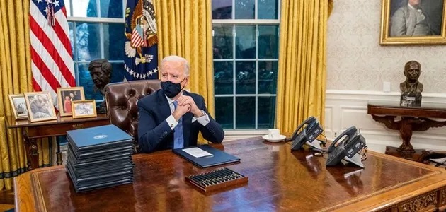 Байден после Трампа устроил "переворот" в Овальном кабинете